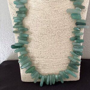 Green glass beaded necklace with silver toggle clasp (25")